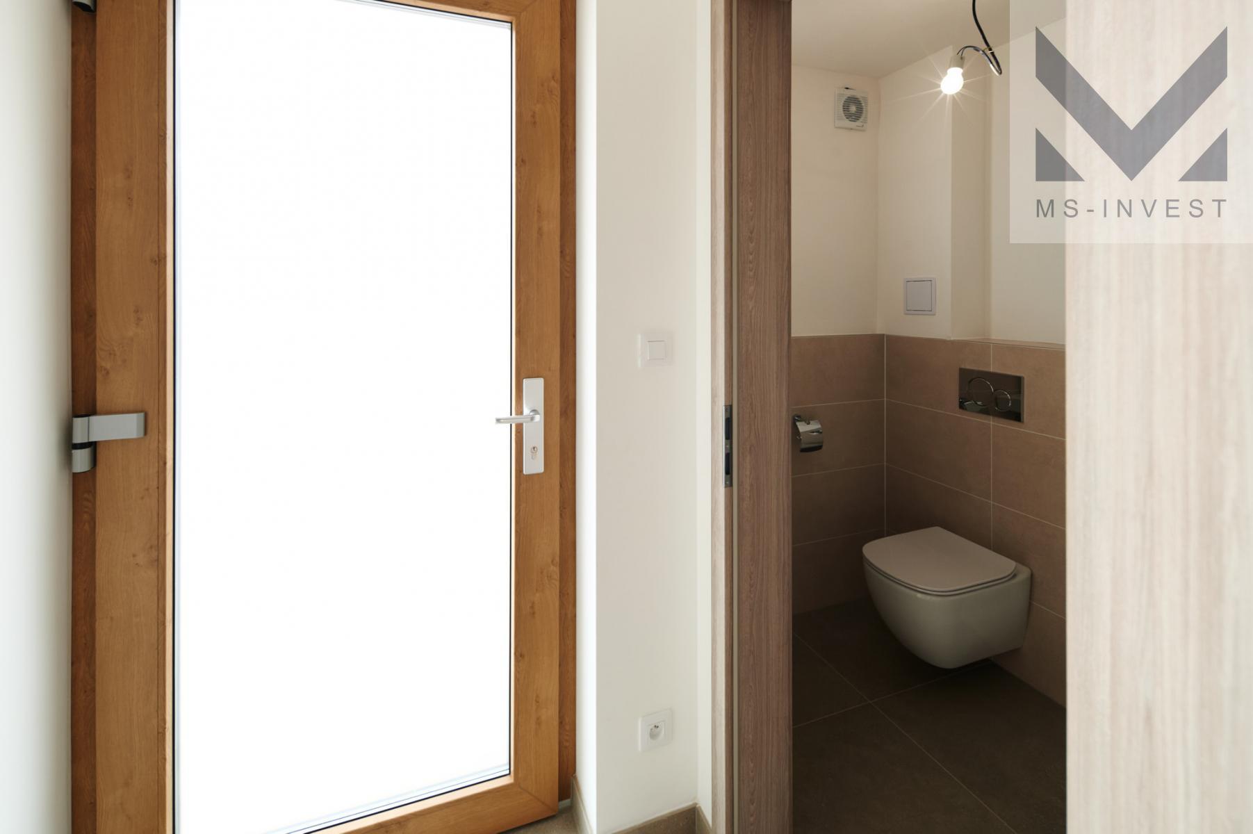 Zádveří u vstupu do domu.jpg