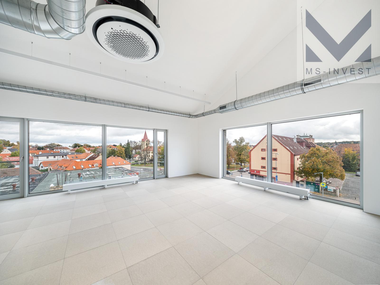 Kancelář ve 3NP B 305 (2).jpg