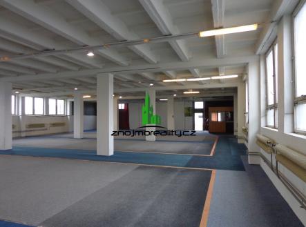 Pronájem obchodní prostory, 635 m²