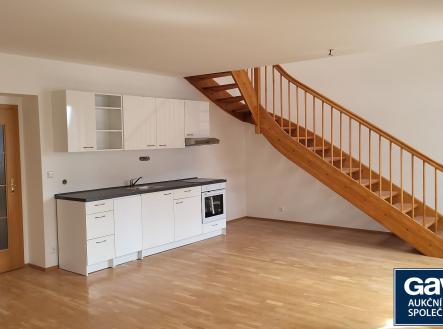 Pronájem bytu, atypický, 68 m²