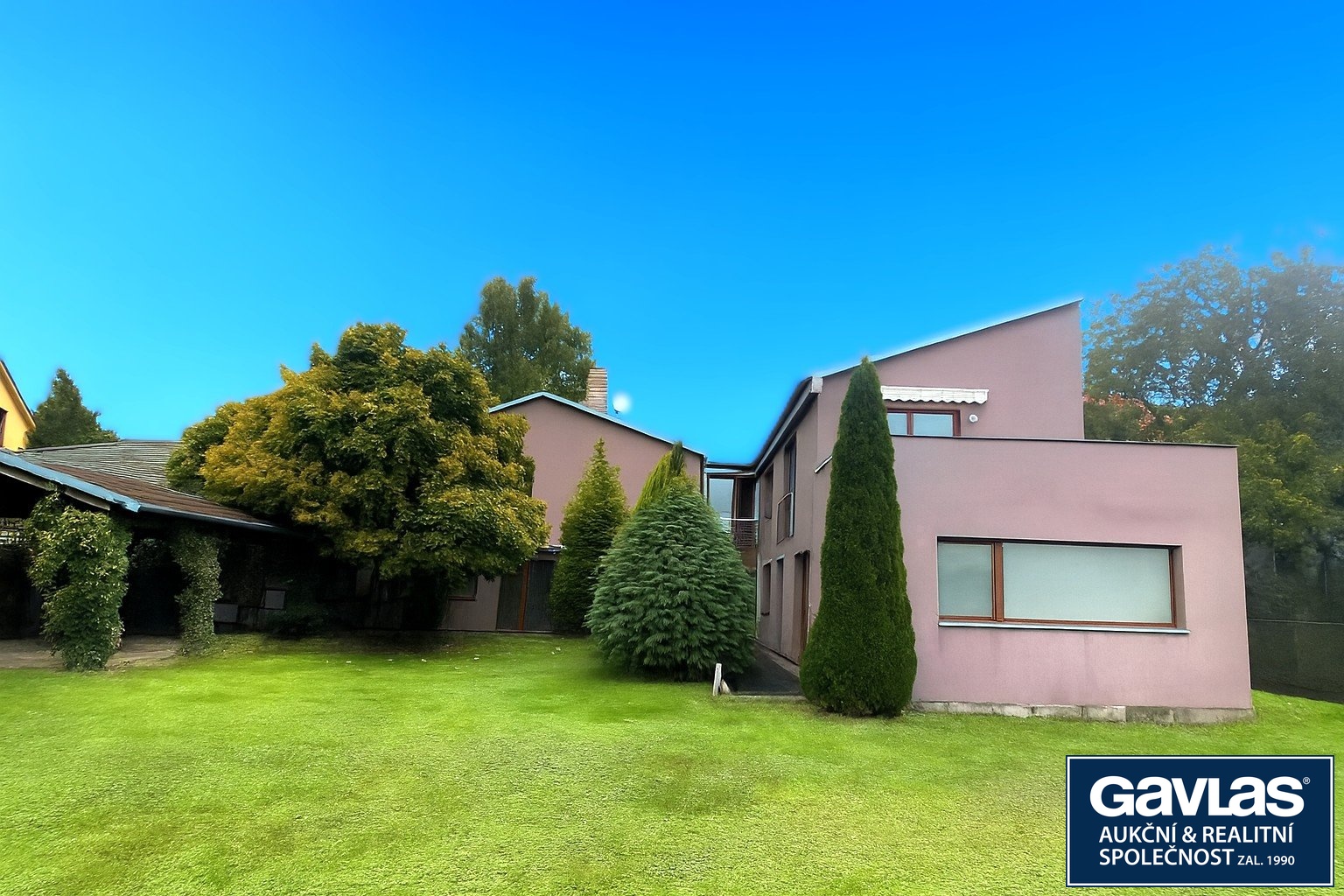 Pohled ze zahrady (2)