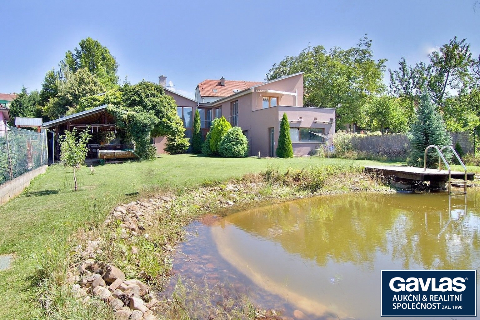 1 luxusní vila s jezírkem