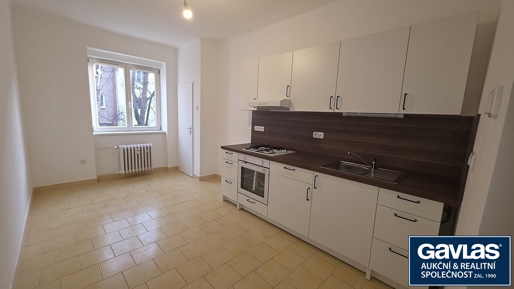 Kuchyň - pohled k oknu