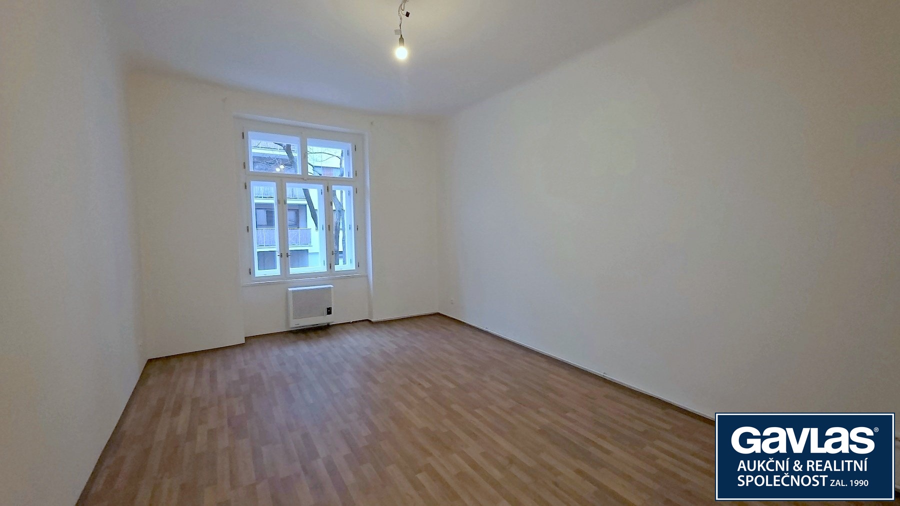 Pokoj - pohled k oknu