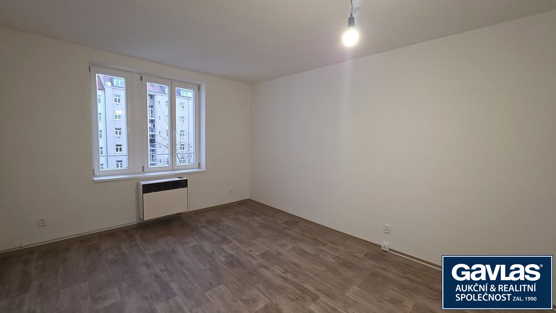 Pokoj - pohled k oknu