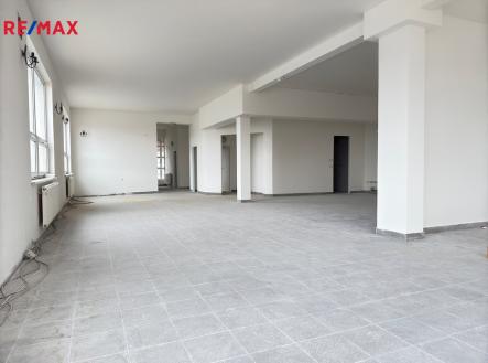 Pronájem kanceláře, 213 m²