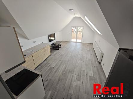 Pronájem bytu, 4+kk, 97 m²