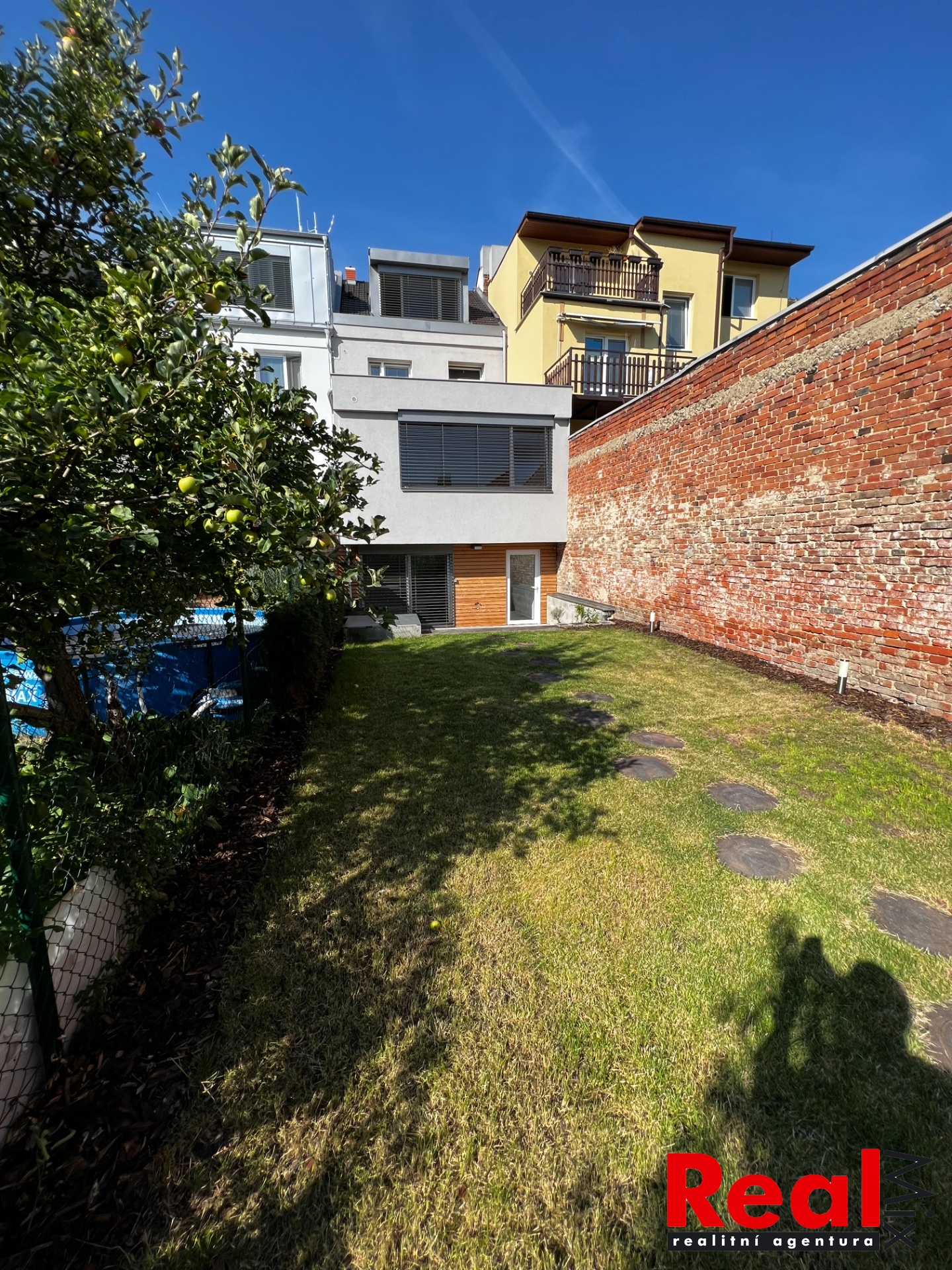 D174E1F4-FF5E-4C76-BDCA-643AE9931188