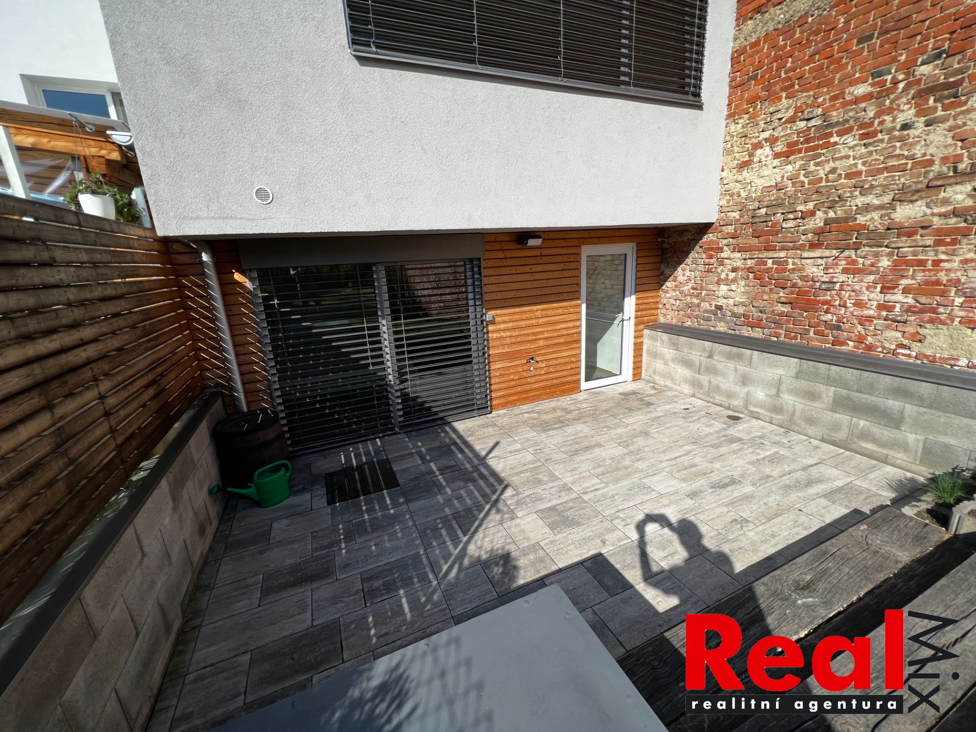 20BCD6BE-2F64-4E5D-B1A3-B9D704F6C31E