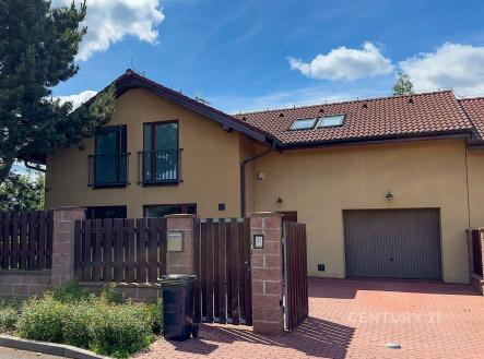 Pronájem domu/vily, 200 m²