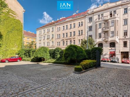 Pronájem kanceláře, 92 m²