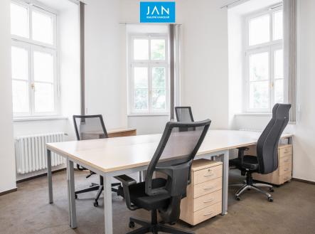Pronájem kanceláře, 92 m²