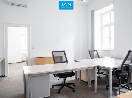 Pronájem kanceláře, 92 m²