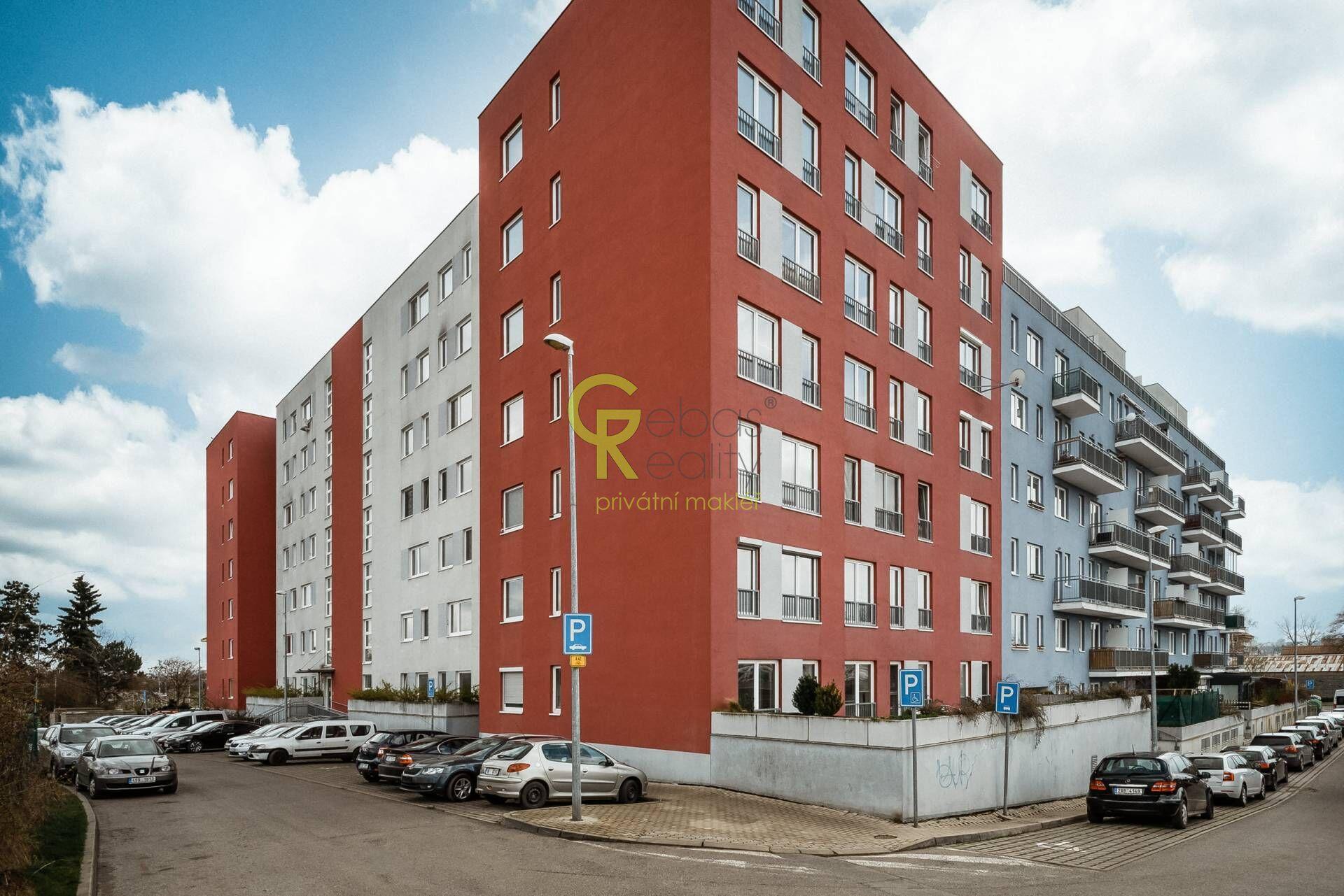 prostorné 2+kk vč.balkonu a garážového stání - Pod Bohdalcem, Praha 10