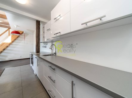 Světlé 2+kk s galerií - ul.Branická, Praha 4 - Braník