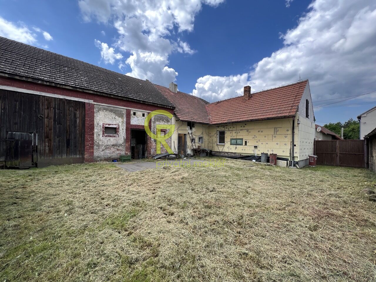 venkovské stavení s pozemkem - Záryby, Praha východ