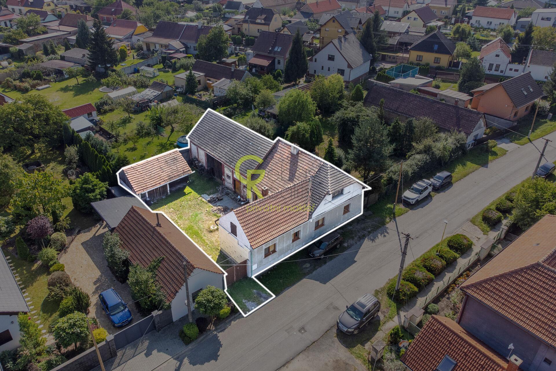 Venkovské stavení se stodolou  - Záryby, Praha východ
