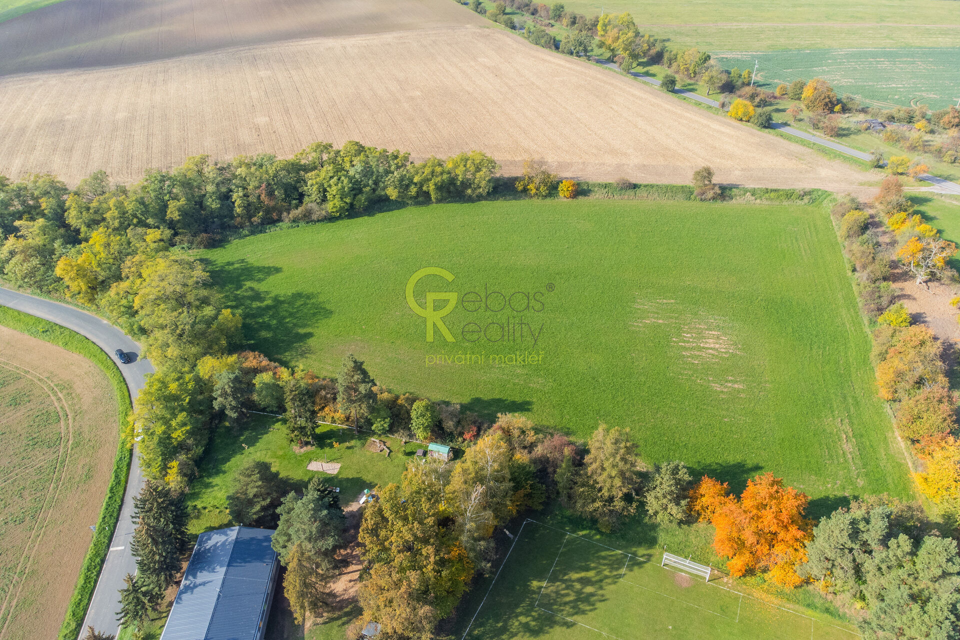 stavební pozemek s obrovským potenciálem - Tismice, Středočeský kraj