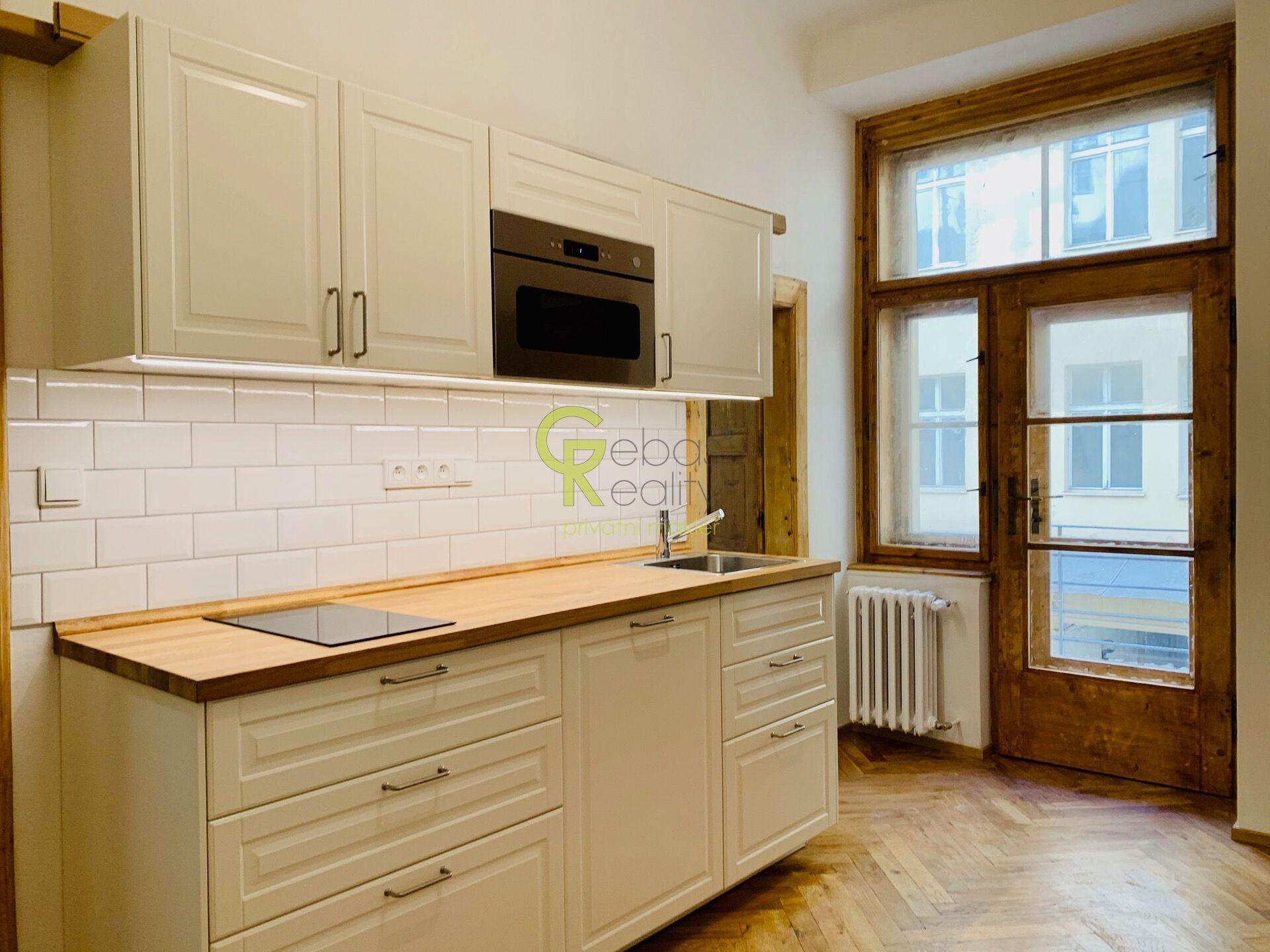 Pronájem stylového 1+1 po kompletní rekonstrukci – Na Výtoni, Praha 2