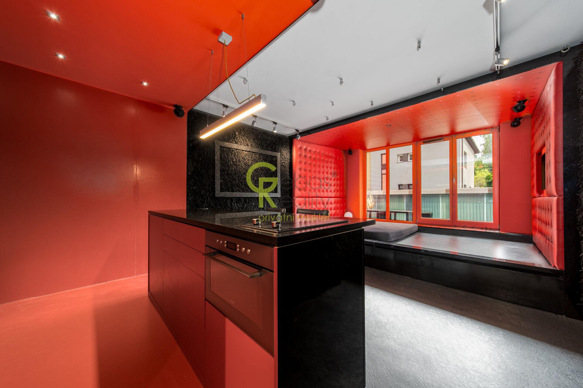 Netradiční byt s nádechem extravagance k prodeji – ul. Podle Náhonu, Praha 4