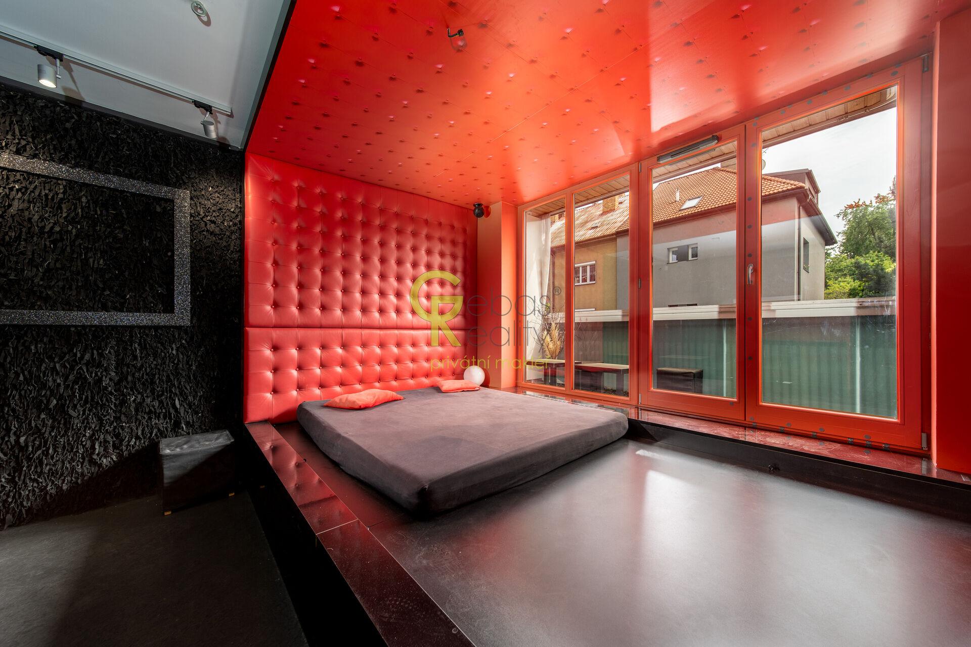 Netradiční byt s nádechem extravagance k prodeji – ul. Podle Náhonu, Praha 4