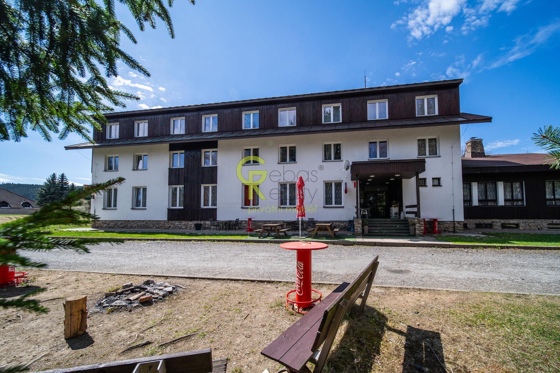 Exkluzivní investiční příležitost v srdci Šumavy-fungující hotel a současně development s povolením