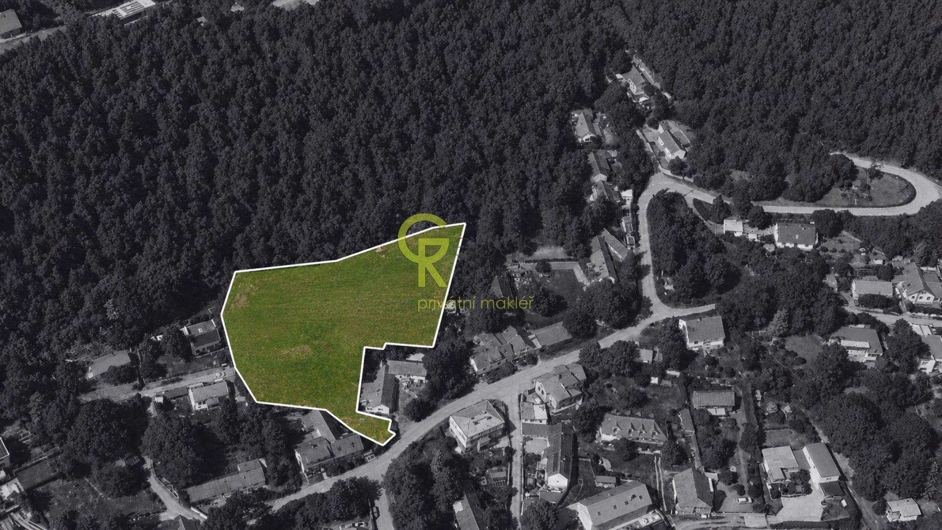 pozemek s možností rozdělení až na 3 stavební parcely u lesa a výhledem do údolí Vltavy- Řež u Prahy