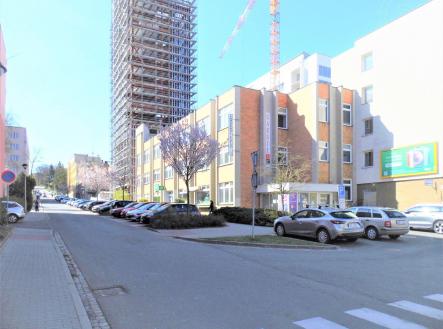 Pronájem - obchodní prostor, 438 m²