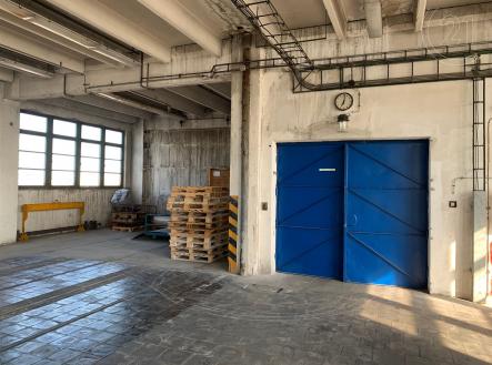 Pronájem skladovací prostor, 1 422 m²
