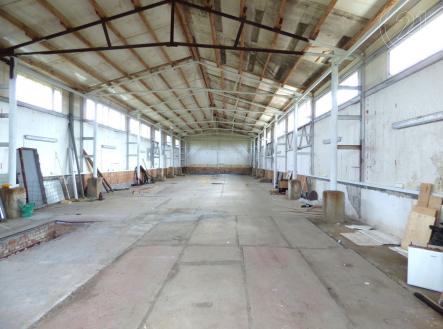 Pronájem - skladovací prostor, 388 m²