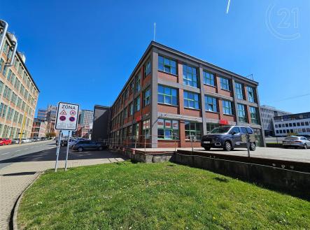 Pronájem - obchodní prostor, 357 m²