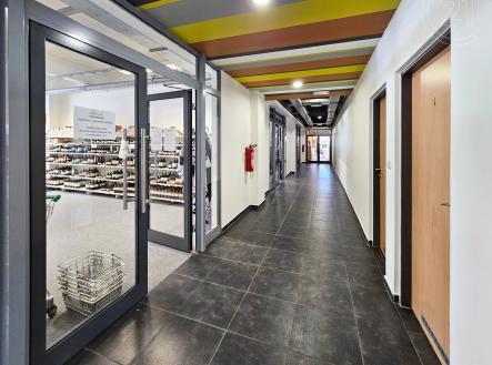 Pronájem - obchodní prostor, 78 m²
