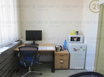 Pronájem skladovací prostor, 186 m²