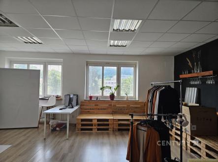 Pronájem kanceláře, 240 m²