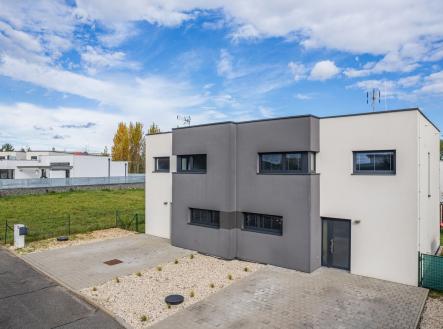 Pronájem rodinného domu zahrádkou, 4+kk, 120 m², Mladá Boleslav - Michalovice