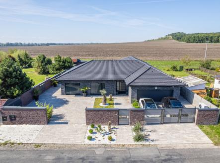 Prodej luxusní vily, 241m² užitné plochy, novostavba, okres Nymburk
