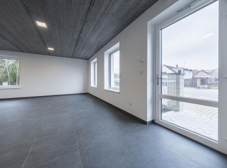 Pronájem - obchodní prostor, 81 m²