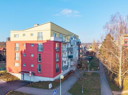 Prodej bytu 2+kk s teráskou, garáží a sklepem, 36m², Svojsíkova ulice, Mladá Boleslav