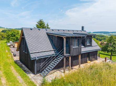 Prodej jedinečné novostavby domu v obci Úhlejov, 182 m² užitné plochy, 2745 m² pozemek