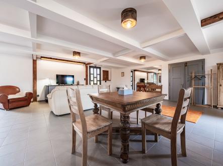 Prodej komerčního objektu, jiný, 182 m²