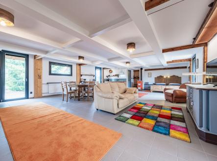 Prodej komerčního objektu, jiný, 182 m²