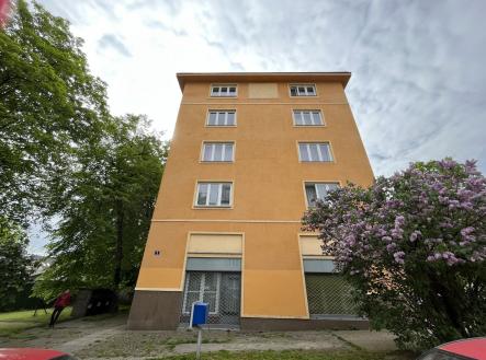 Pronájem bytu 3+1, 75 m², ulice Na Korábě, Praha 8