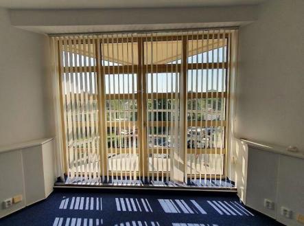 Pronájem kanceláře, 65 m²