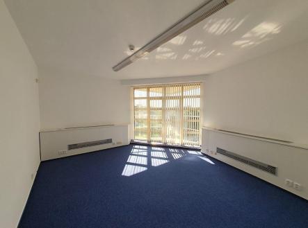 Pronájem kanceláře, 65 m²