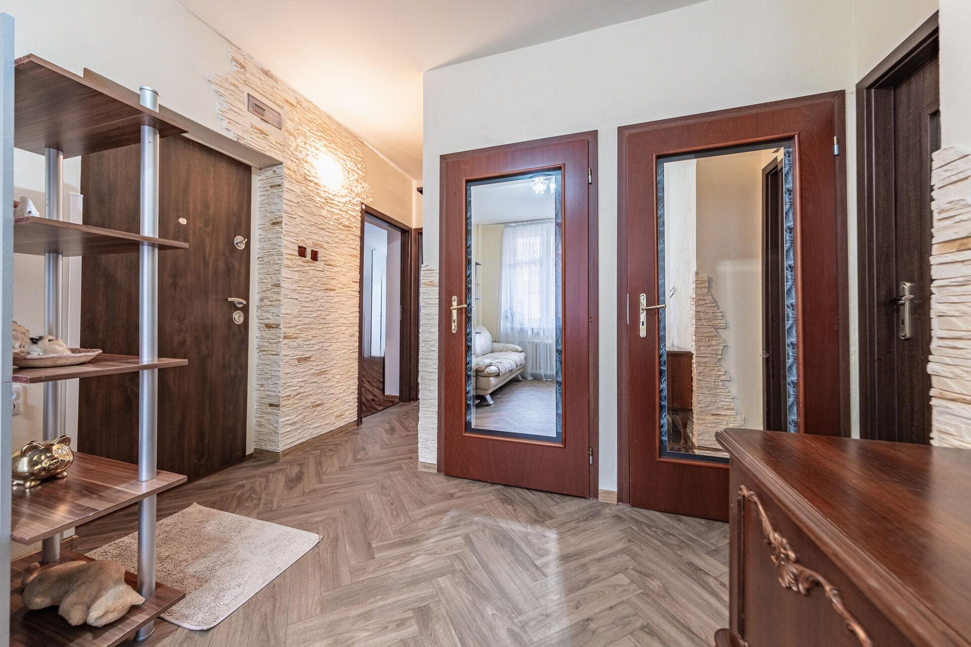 Prodej bytu 3+1 93 m², s terasou 7 m², komorou a sklepem, Praha 10 Strašnice