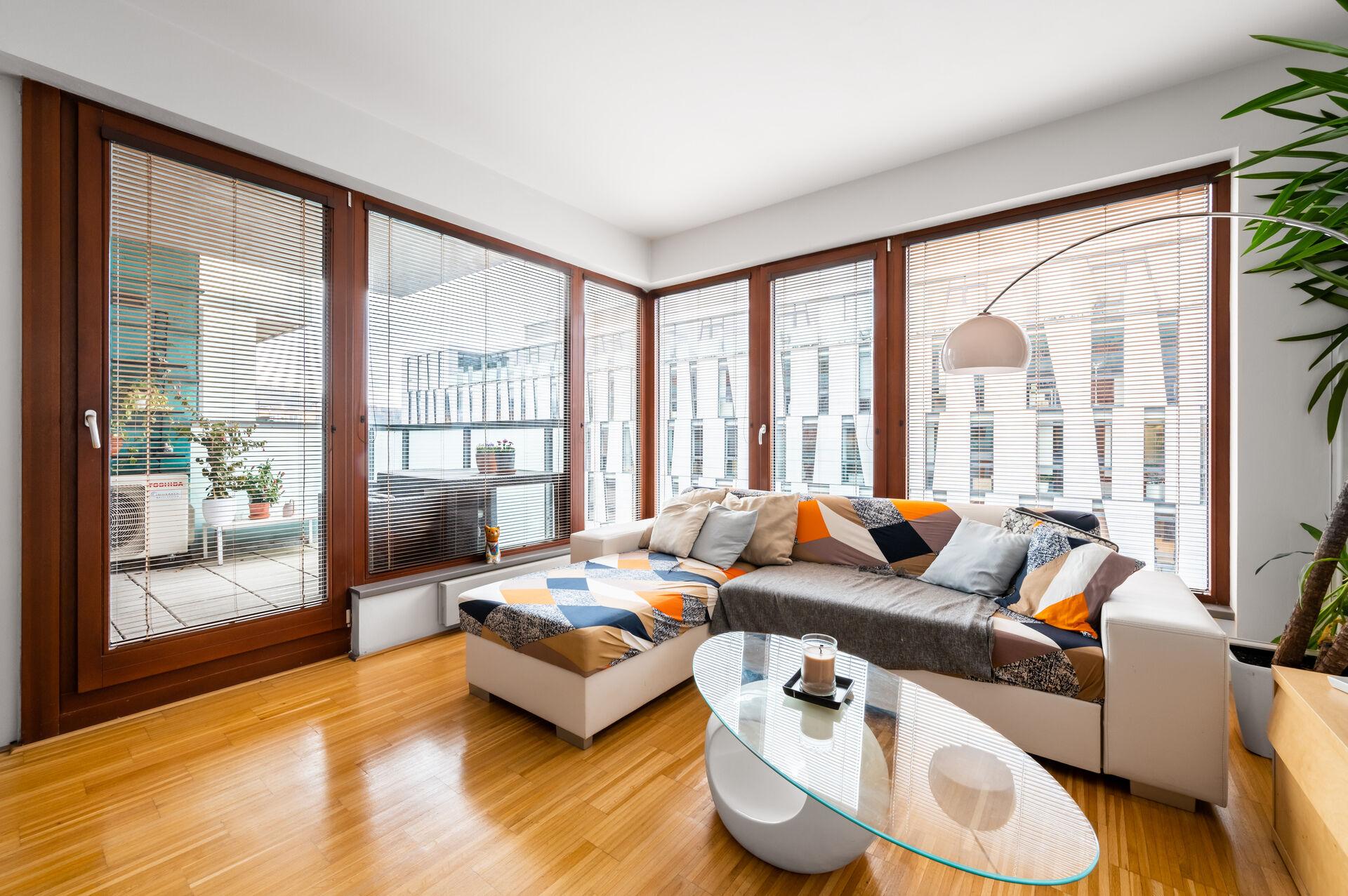 Pronájem bytu 2+kk, 60 m² s terasou a garážovým stáním, River Diamond, Praha Karlín