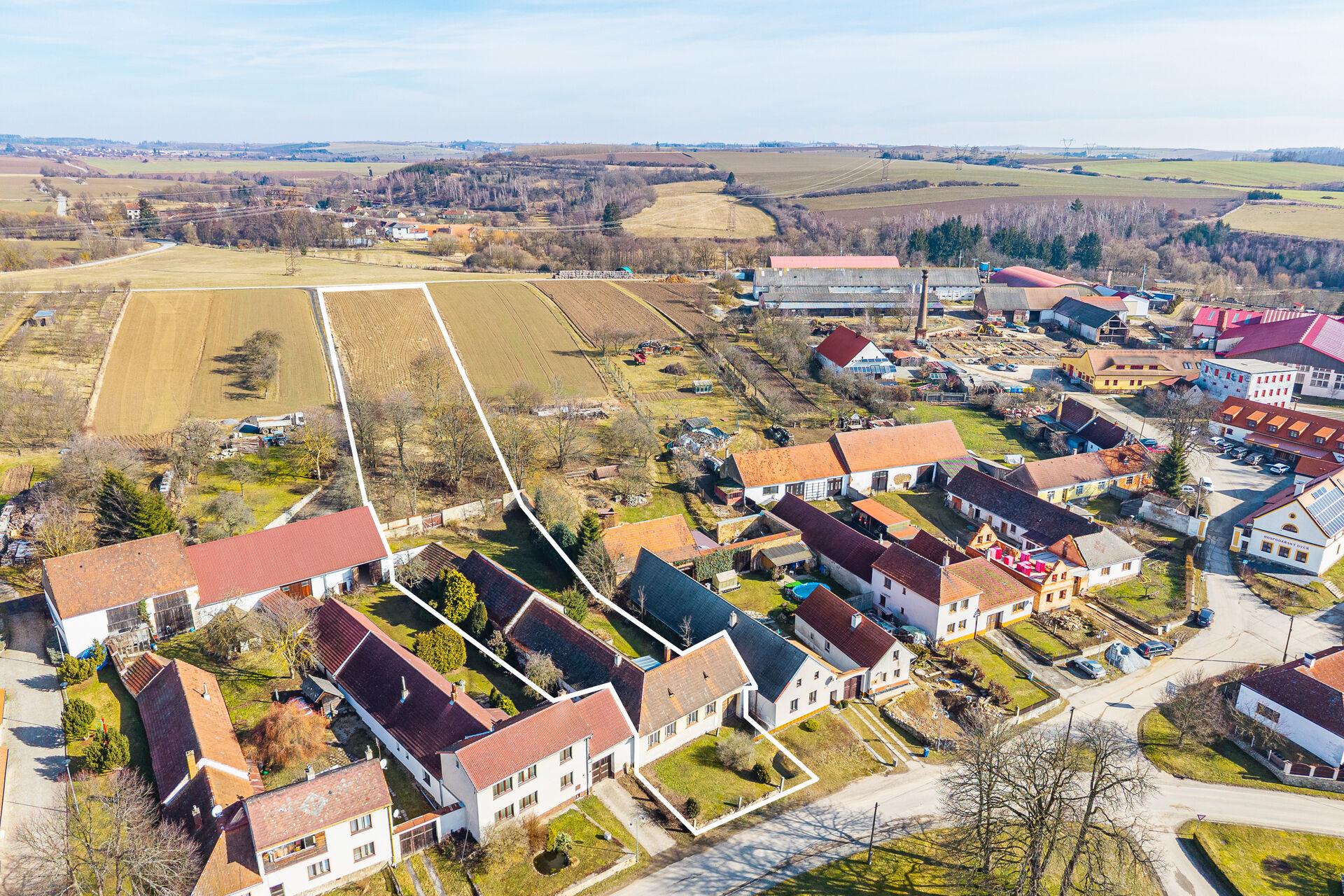 Prodej rodinného domu 240 m² s pozemkem 6614 m²