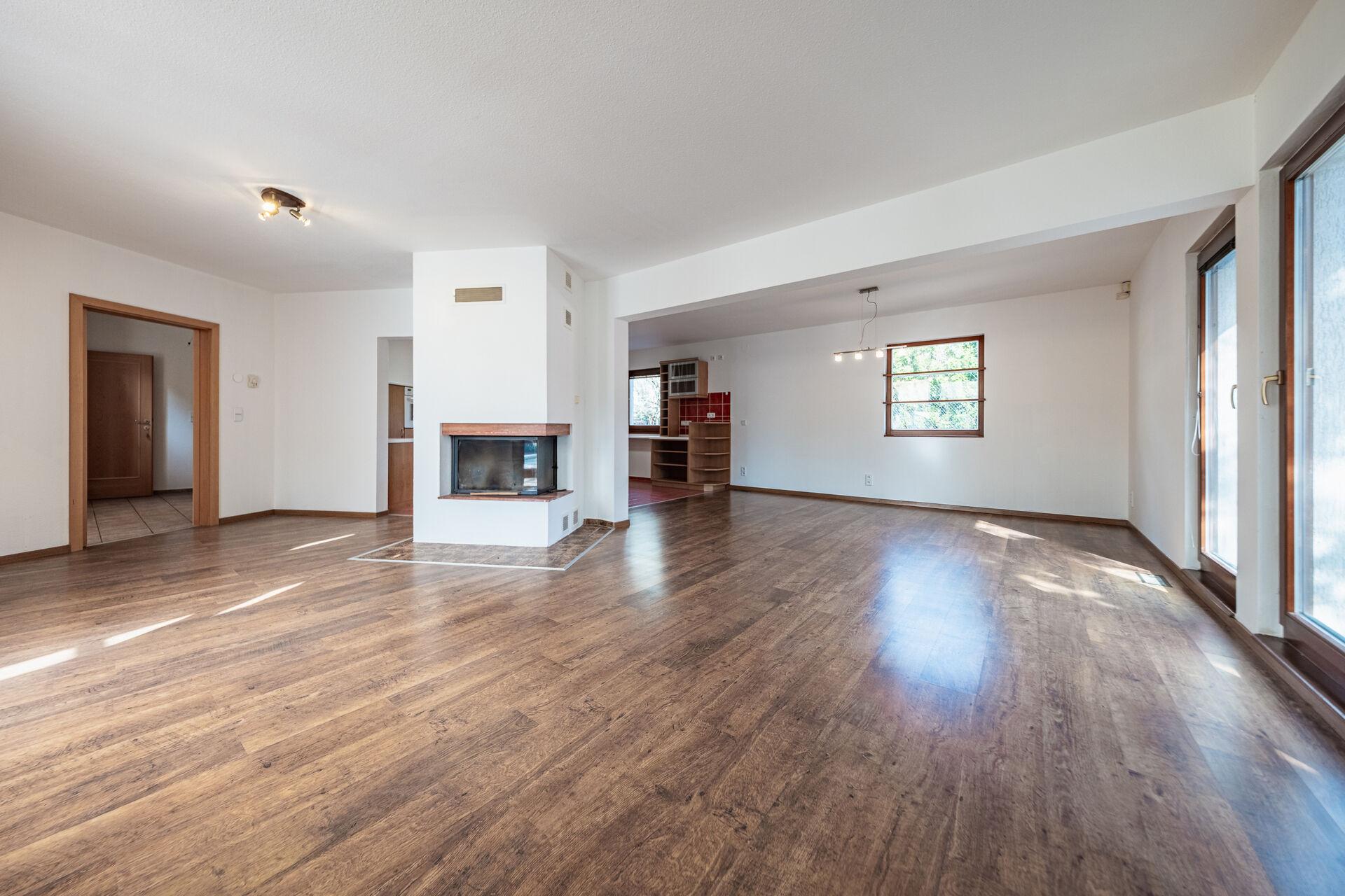 Prodej jedinečné rodinné vily - Bradlec u Mladé Boleslavi, ulice Na Výšině, 960 m² pozemek