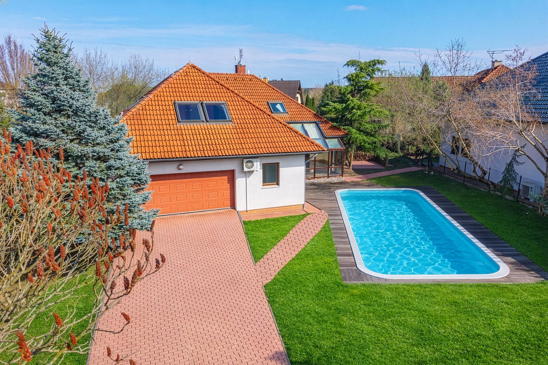 Prodej jedinečné rodinné vily - Bradlec u Mladé Boleslavi, ulice Na Výšině, 960 m² pozemek