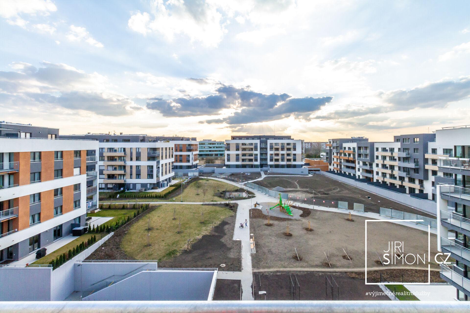 Pronájem moderního bytu 2+kk s balkónem a garáží Praha - Zličín